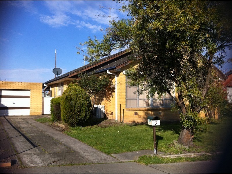 9 White Parade, Churchill VIC 3842