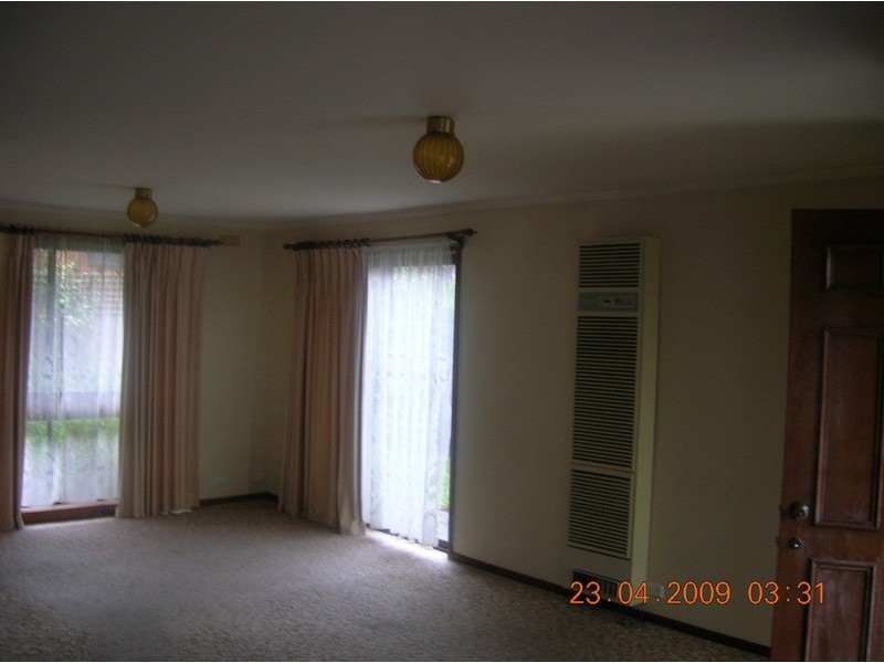 2/11 Auchtelonie Crescent, Churchill VIC 3842