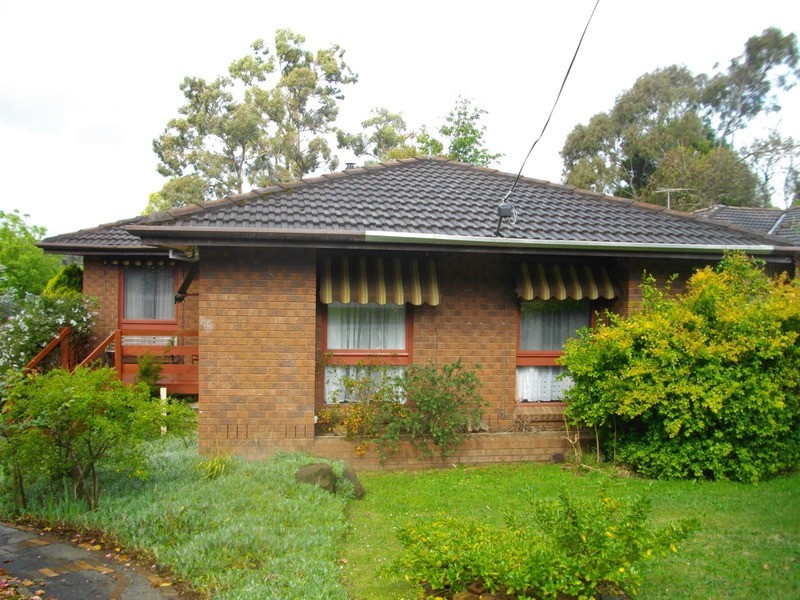 12 Bath Road, Mirboo North VIC 3871