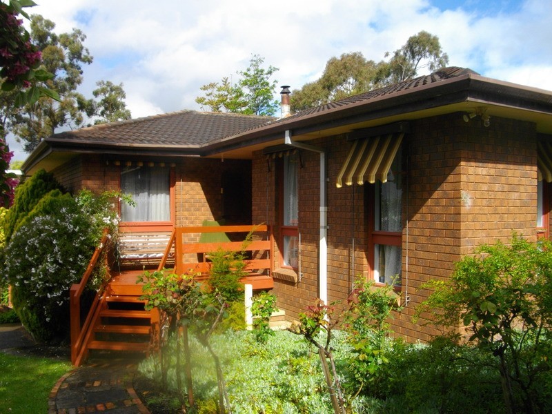 12 Bath Road, Mirboo North VIC 3871