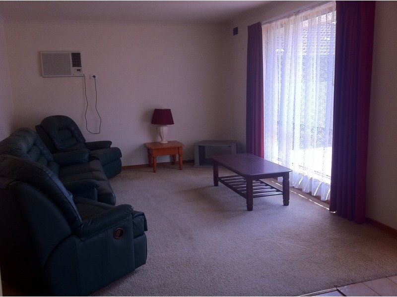 2/70 Bellarine  Circuit, Morwell VIC 3840