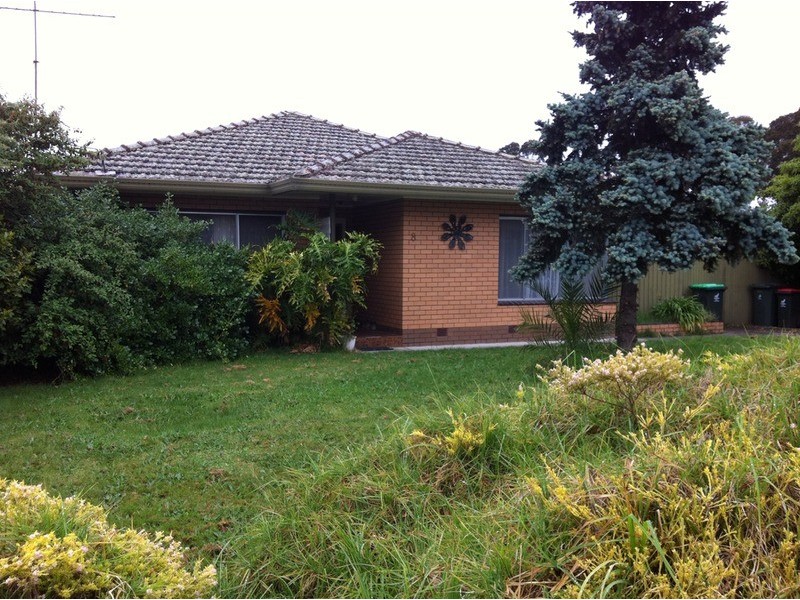 8 TRAVERS Street, Morwell VIC 3840