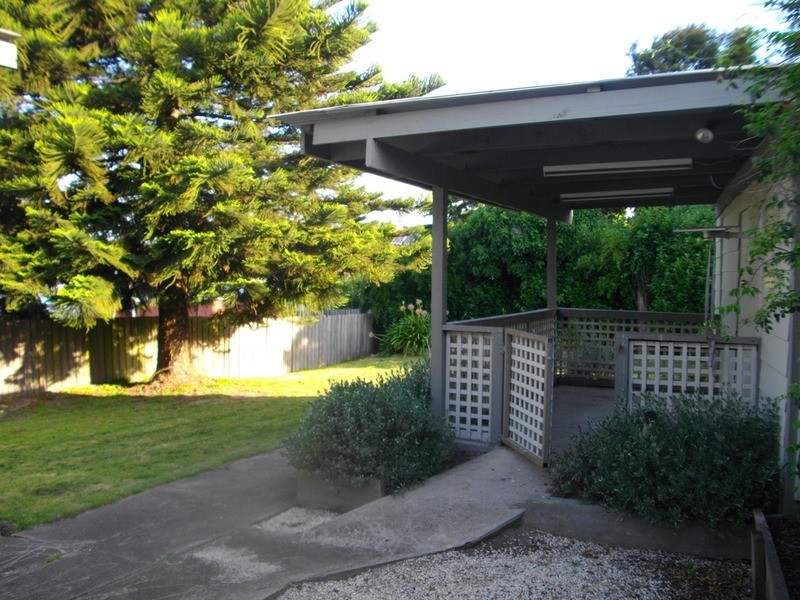 4 Porter  Street, Morwell VIC 3840