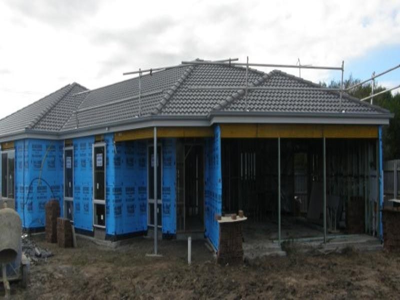 Lot 2/8 Carlyle  Court, Morwell VIC 3840