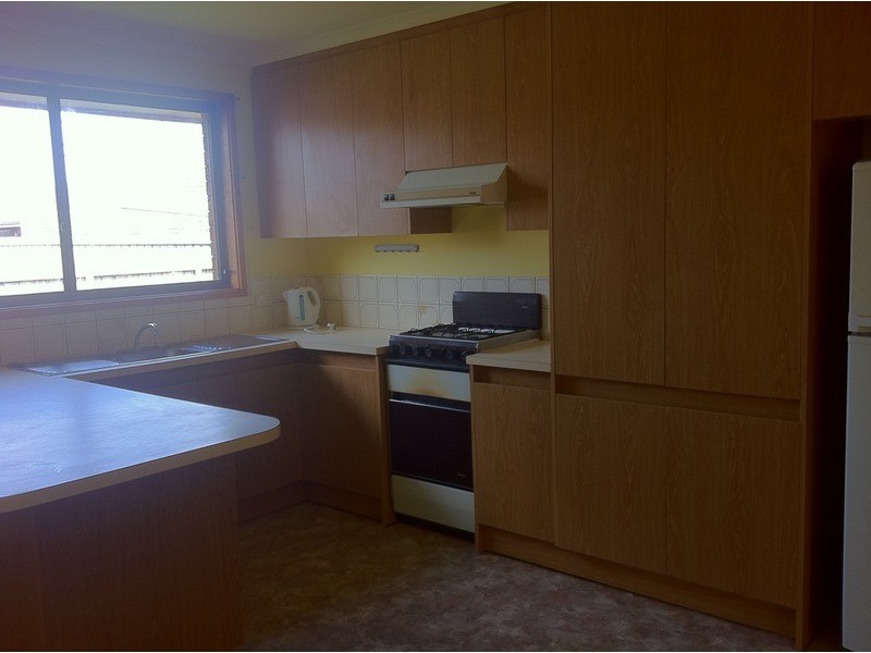 2/70 Bellarine  Circuit, Morwell VIC 3840