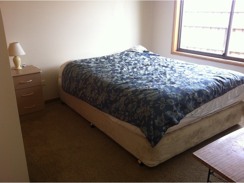 2/70 Bellarine  Circuit, Morwell VIC 3840