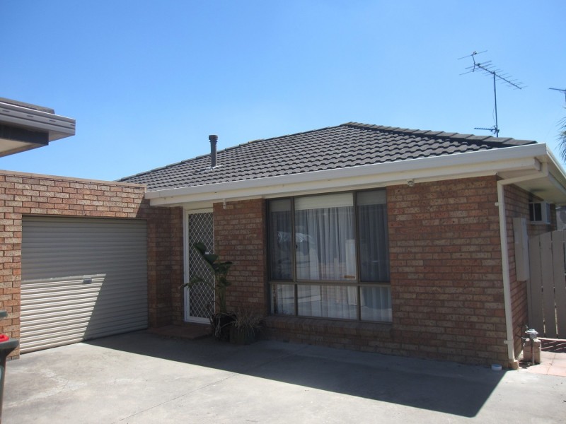2/70 Bellarine Circuit, Morwell VIC 3840