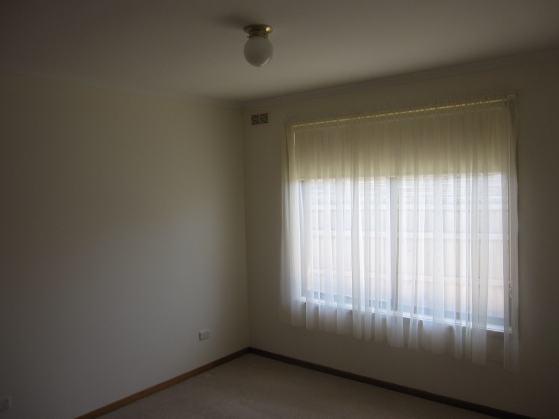 2/70 Bellarine Circuit, Morwell VIC 3840