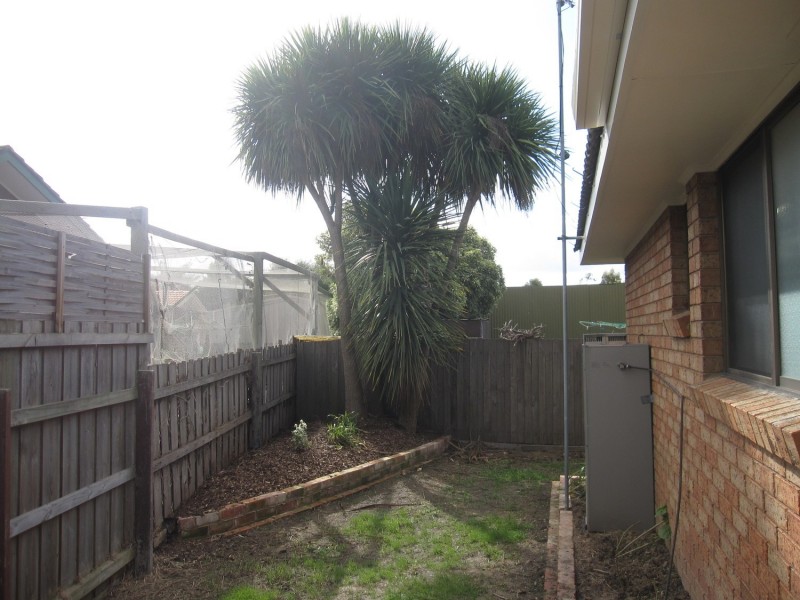 2/70 Bellarine Circuit, Morwell VIC 3840