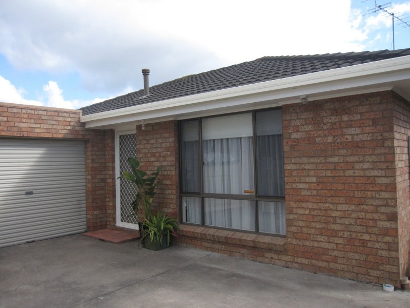 2/70 Bellarine Circuit, Morwell VIC 3840