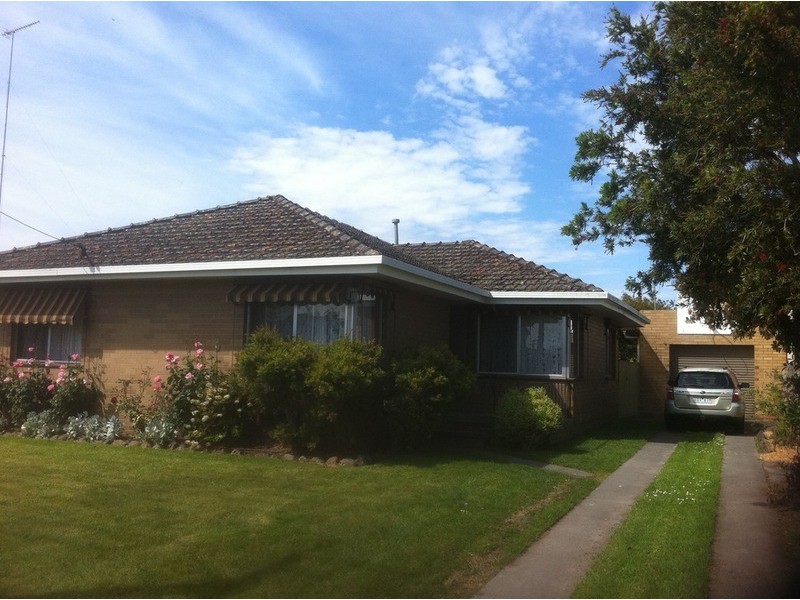 2 Oak  Court, Morwell VIC 3840