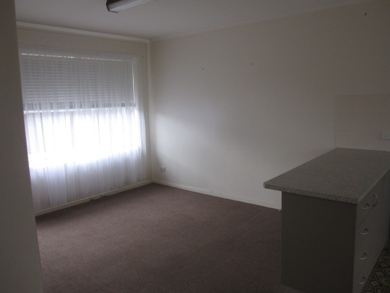 Units 2 & 3/33 Hopetoun Avenue, Morwell VIC 3840