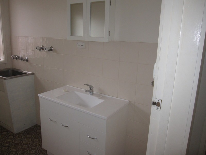 Units 2 & 3/33 Hopetoun Avenue, Morwell VIC 3840