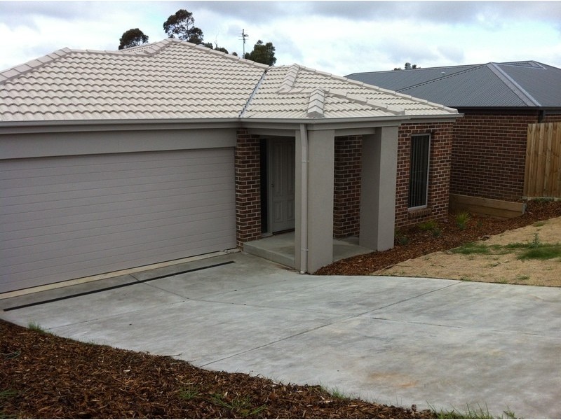 53 Mountain Grey Rise, Morwell VIC 3840