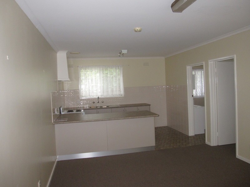 2/33 Hopetoun Avenue, Morwell VIC 3840