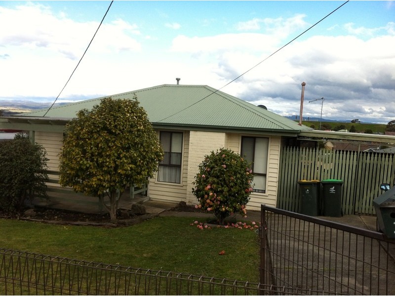 24 Barry Street, Morwell VIC 3840