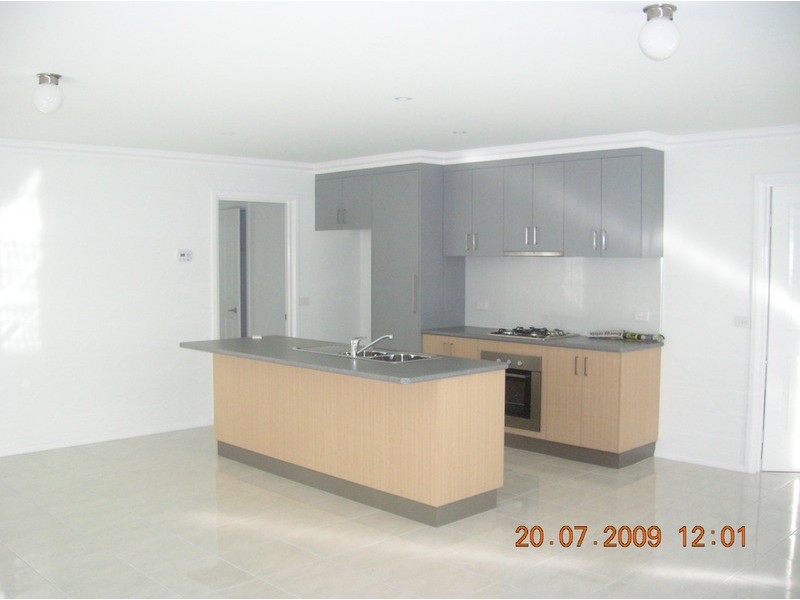 16 Cobon Court, Morwell VIC 3840