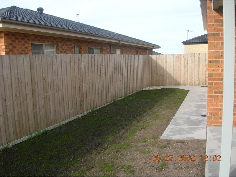 16 Cobon Court, Morwell VIC 3840
