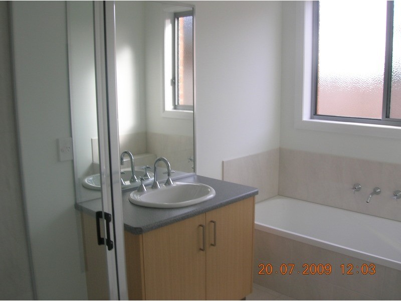 16 Cobon Court, Morwell VIC 3840