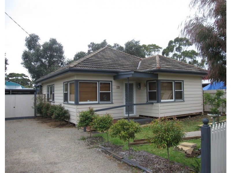 17 Broughton Avenue, Cowes VIC 3922