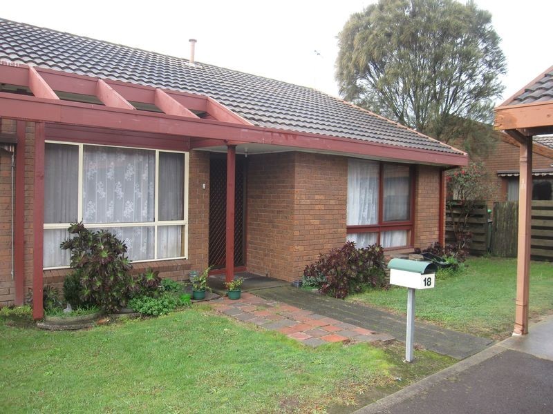 18 Cove Place, Morwell VIC 3840