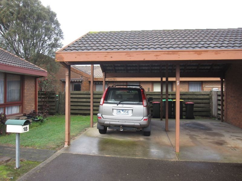 18 Cove Place, Morwell VIC 3840