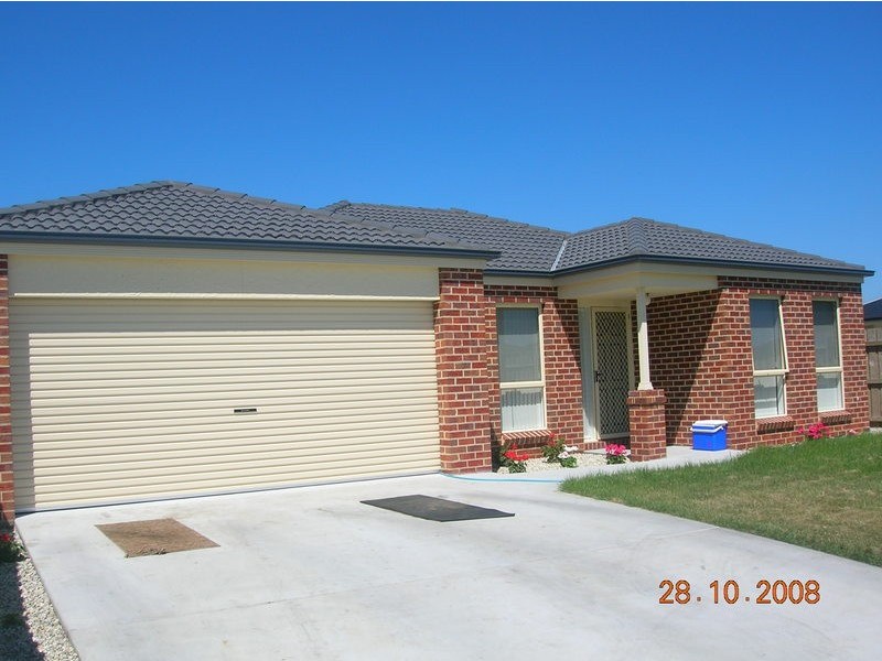 2/9 Carlyle Court, Morwell VIC 3840
