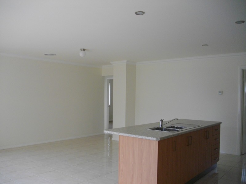 16 Cobon Court, Morwell VIC 3840