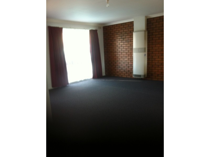 2/11 Hyland Street, Moe VIC 3825