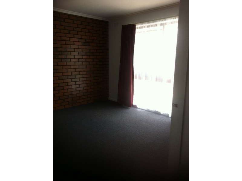 2/11 Hyland Street, Moe VIC 3825