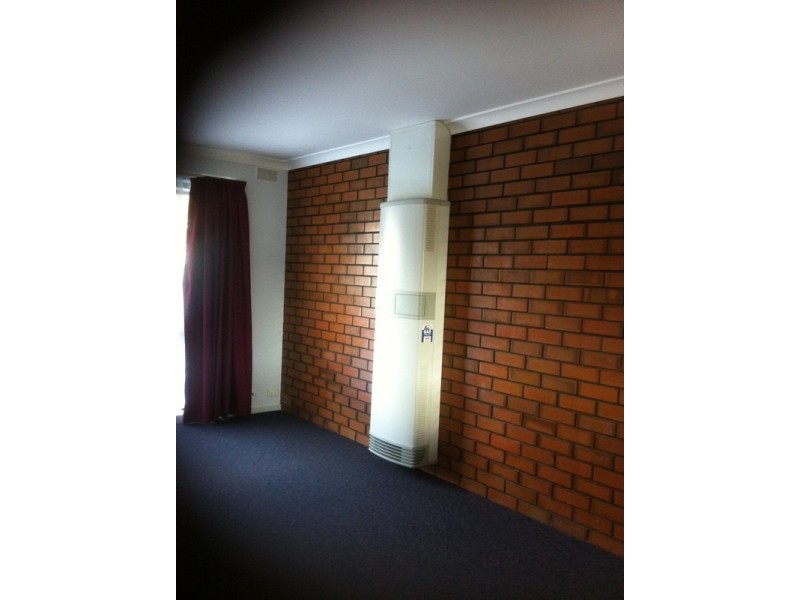 2/11 Hyland Street, Moe VIC 3825