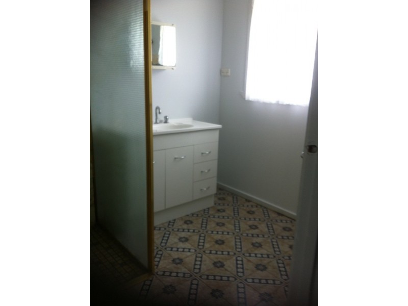 2/11 Hyland Street, Moe VIC 3825