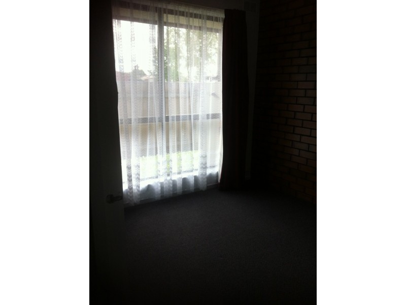 2/11 Hyland Street, Moe VIC 3825