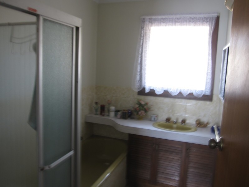 17 Gillies Crescent, Morwell VIC 3840
