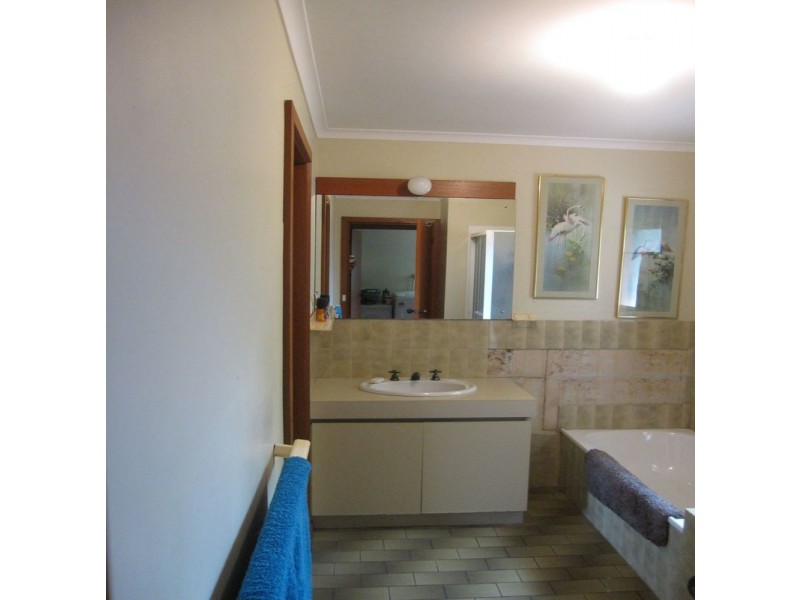 42 Dell Circuit, Morwell VIC 3840