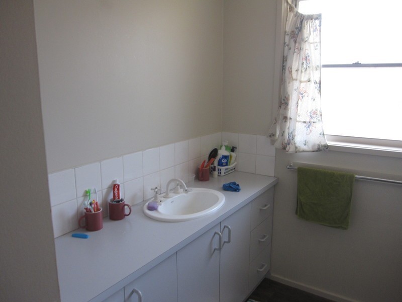 1  Coolabah Drive, Churchill VIC 3842