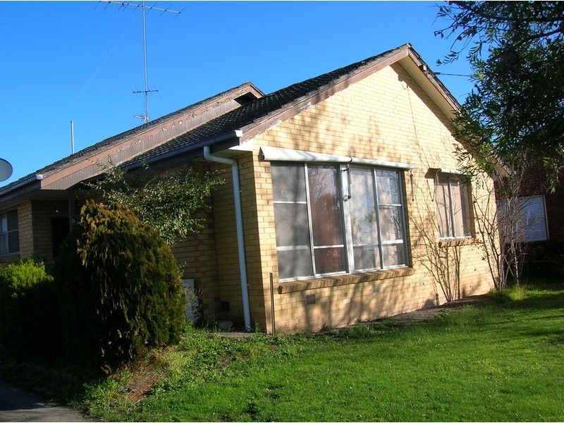 9 White Parade, Churchill VIC 3842