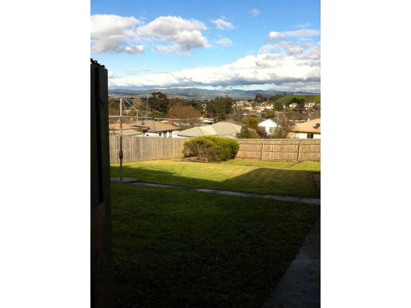 24 Barry Street, Morwell VIC 3840