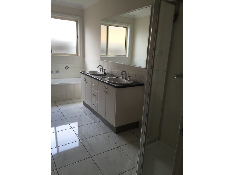 15 Parklands Place, Morwell VIC 3840