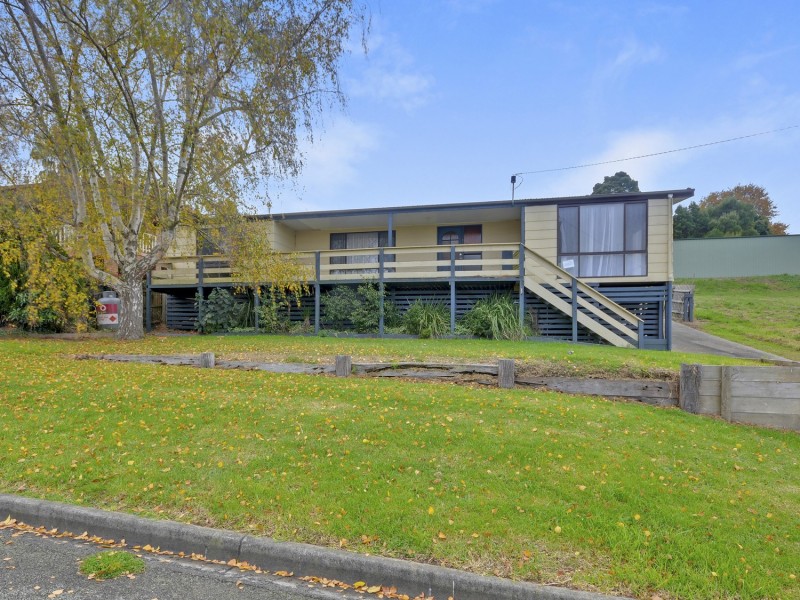 33 Giles Street, Mirboo North VIC 3871