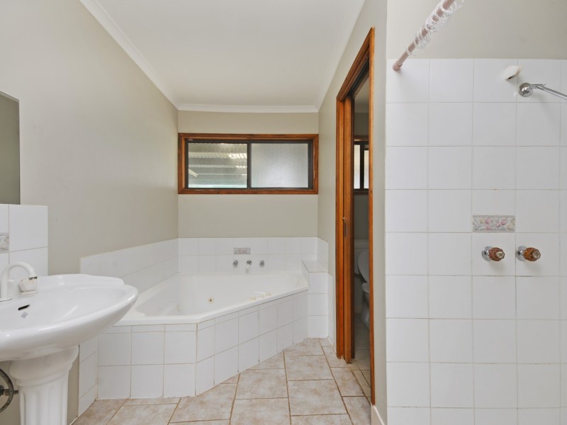 33 Giles Street, Mirboo North VIC 3871