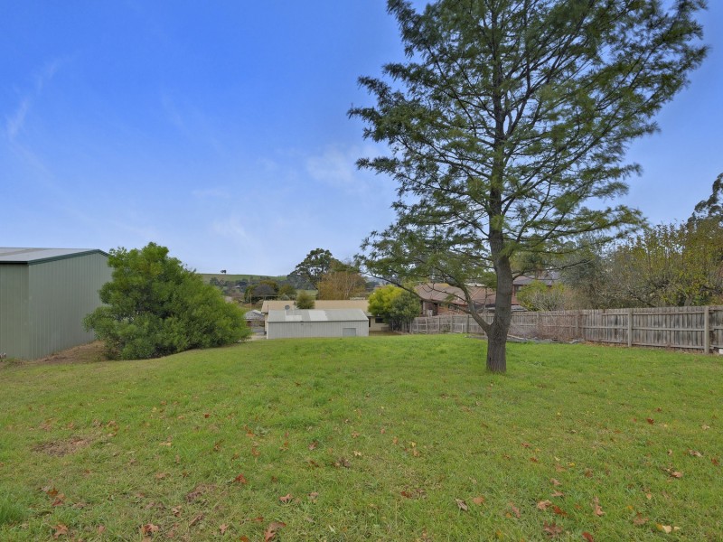 33 Giles Street, Mirboo North VIC 3871