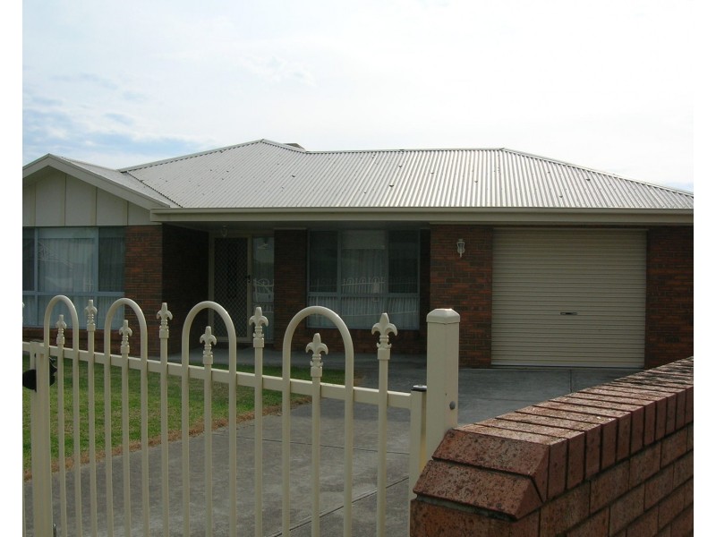 6 Lindon Court, Morwell VIC 3840