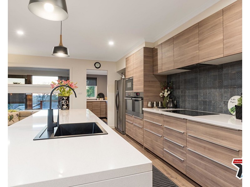 5 West Hill Drive, Mount Evelyn VIC 3796