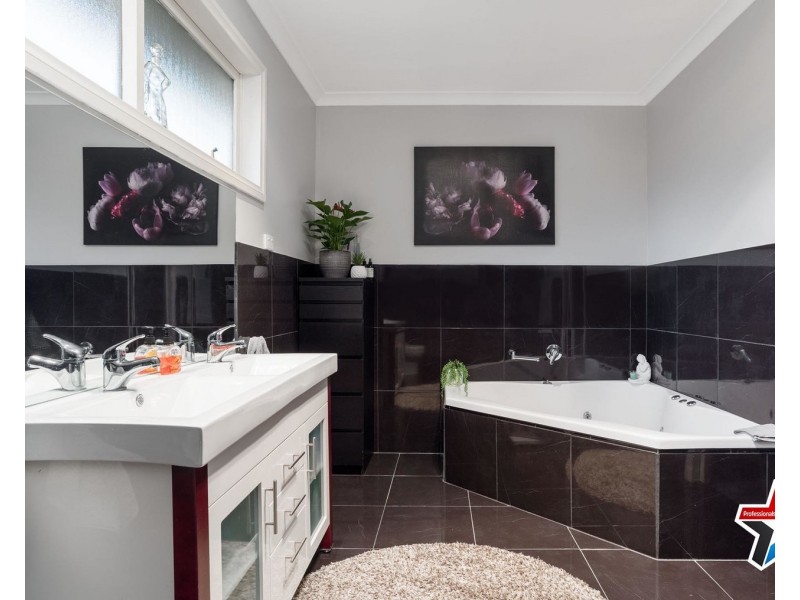 5 West Hill Drive, Mount Evelyn VIC 3796