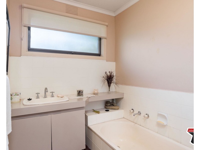 19 Elsie Street, Wandin North VIC 3139