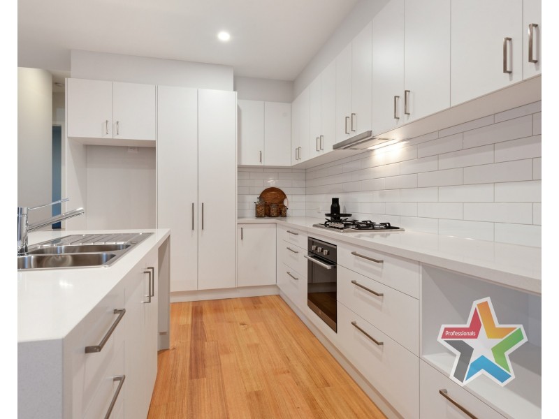 33a Lemongrove Crescent, Croydon Hills VIC 3136