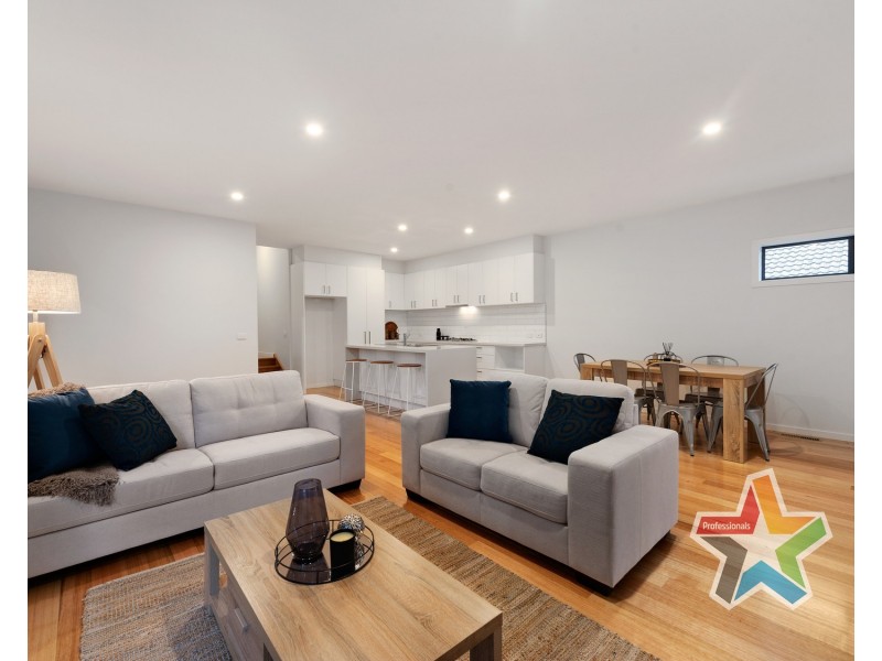 33a Lemongrove Crescent, Croydon Hills VIC 3136