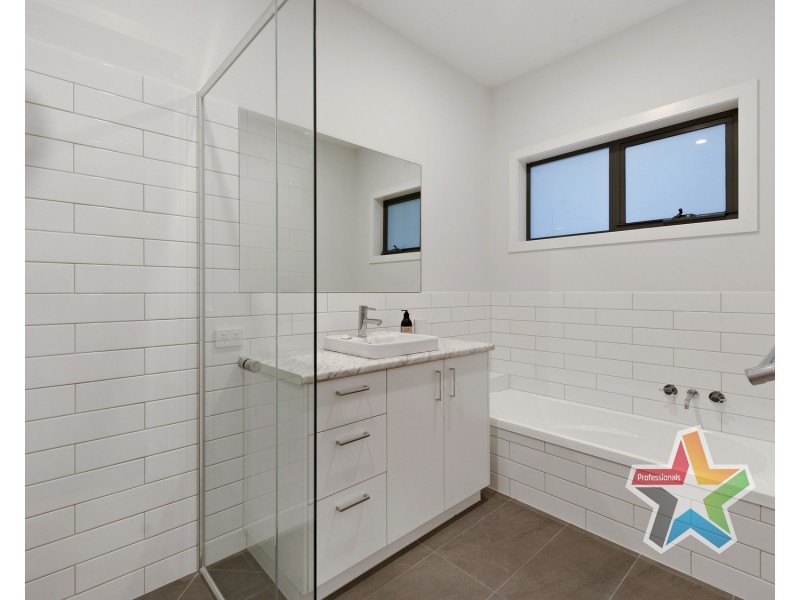 33a Lemongrove Crescent, Croydon Hills VIC 3136