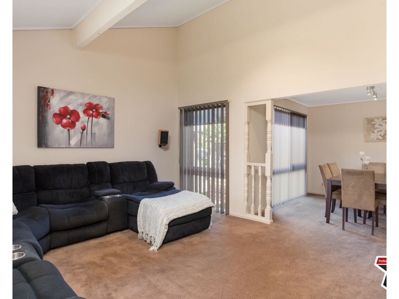 2 Summerhill Park Drive, Mooroolbark VIC 3138